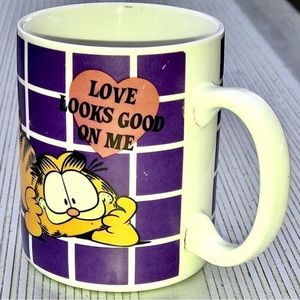 Vintage 1978 Antique Jim Davis ENESCO GARFIELD Love Looks Good On Me Coffee Mug